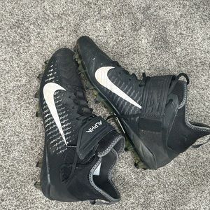 Black Nike Men’s Alpha Menace Pro 2D 10.5 Football cleats